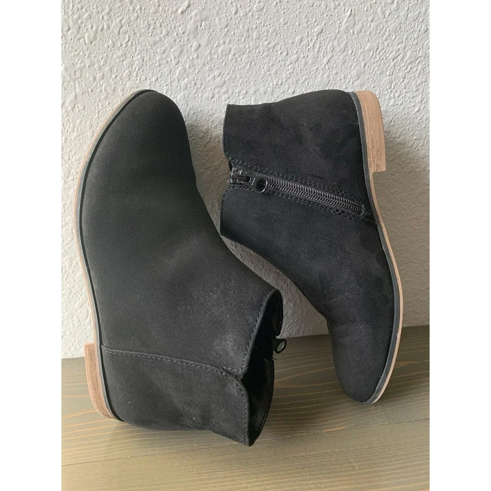 Cat Jack Kids Black Suede Ankle Boots Size 4  Zipper Side Flat Sole